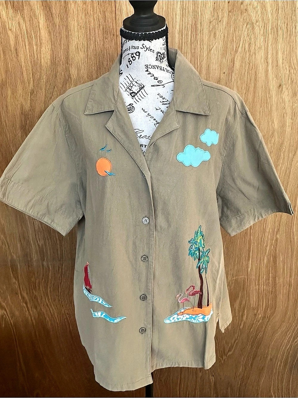 White Stag Embroidered Short Sleeve Shirt in Olive Green XL Like New